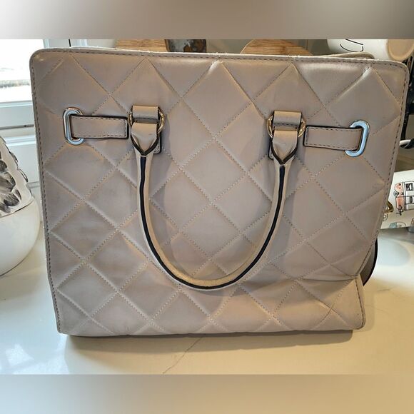 Michael Kors Hamilton Quilted Cream Gold Hardware Handles & Strap Tote Purse - Picture 2 of 13